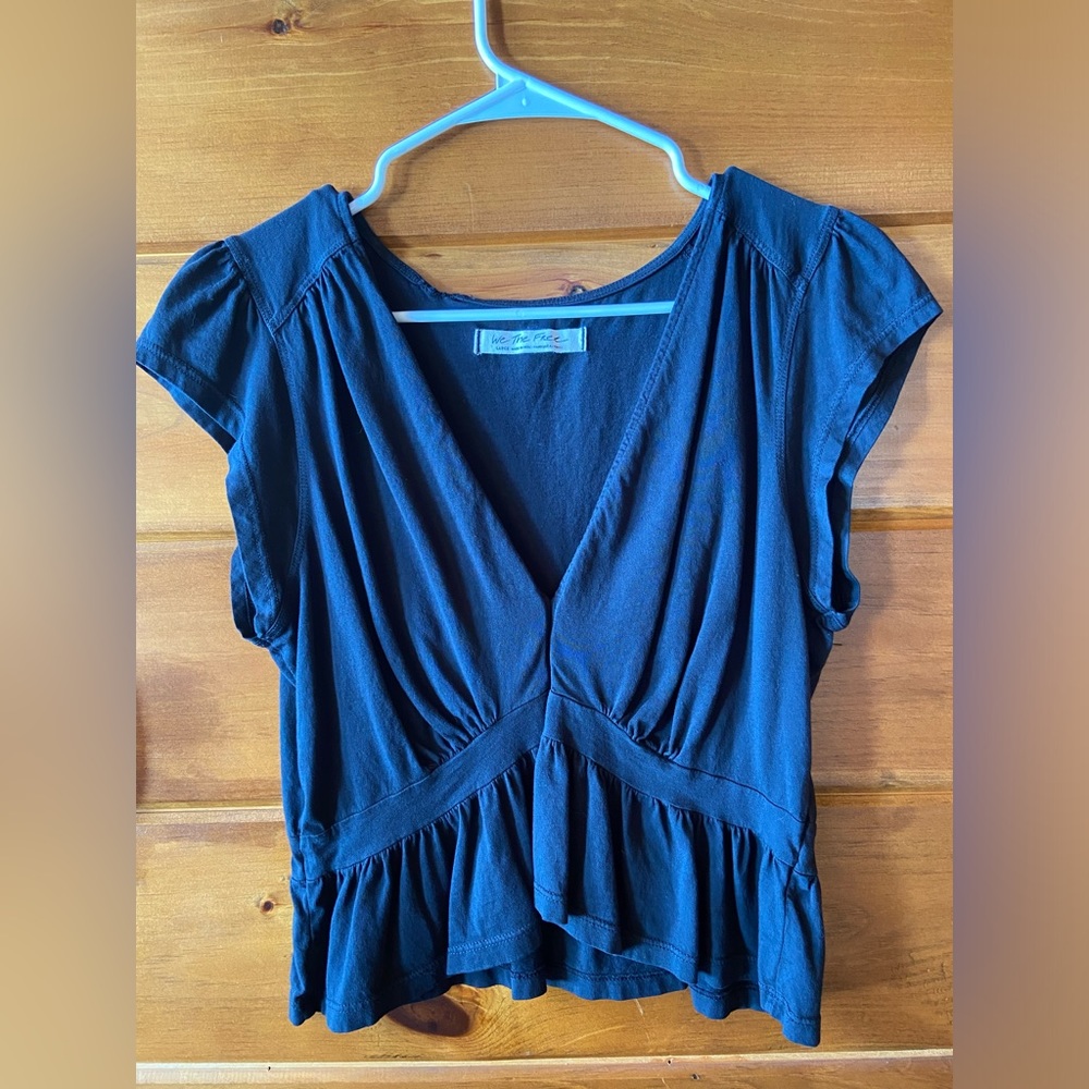 We the Free women’s large black shirt